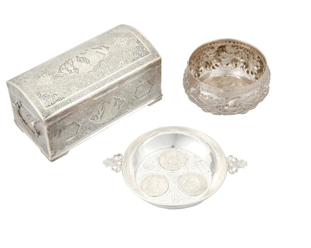 A COLLECTION OF SILVER TABLETOP