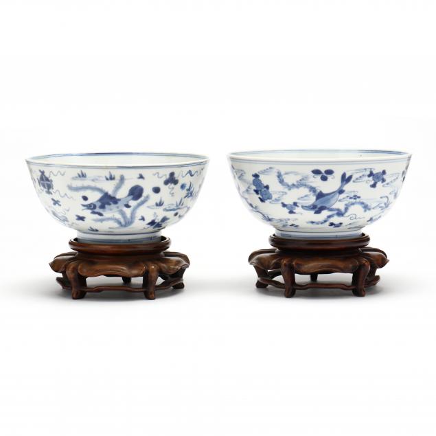 A PAIR OF CHINESE BLUE AND WHITE