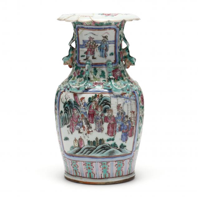 A CHINESE PORCELAIN VASE 19th century,