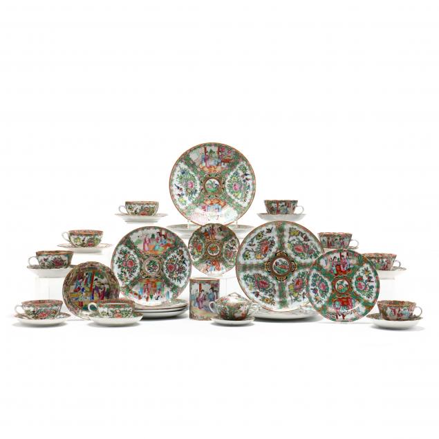 A COLLECTION OF CHINESE EXPORT PORCELAIN