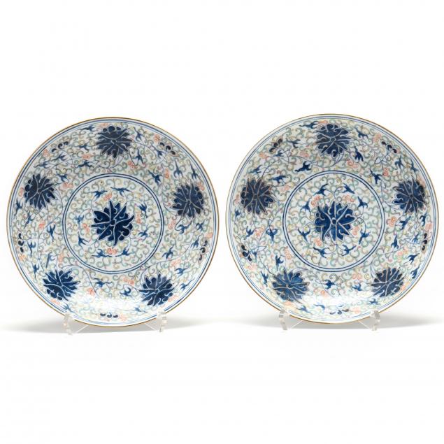 A PAIR OF CHINESE PORCELAIN LOTUS