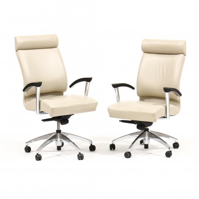 PAIR OF MODERN LEATHER OFFICE CHAIRS 2ef1e7