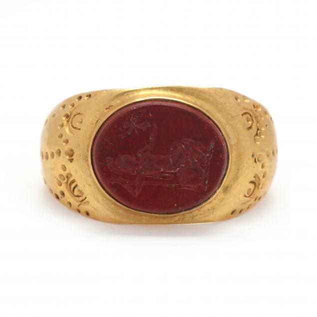 CLASSICAL STYLE GOLD RING WITH