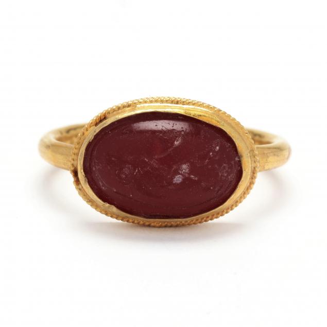 CLASSICAL STYLE GOLD RING WITH