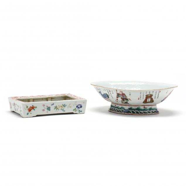 TWO CHINESE PORCELAINS 19th century  2ef2d7