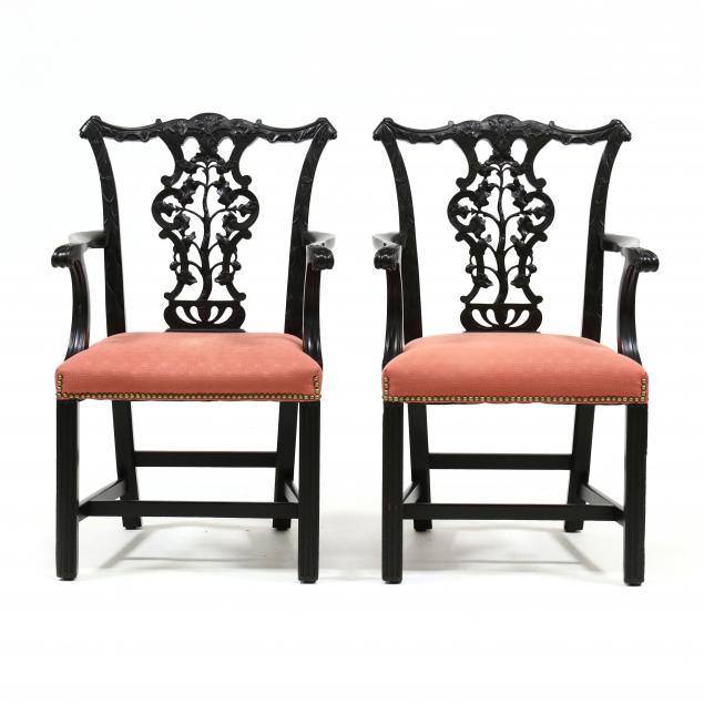 PAIR OF CHIPPENDALE STYLE CARVED 2ef34d