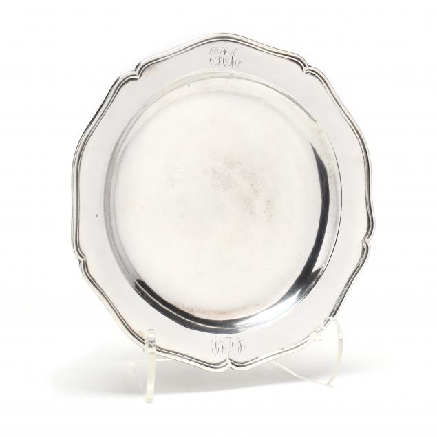 AN ANTIQUE CONTINENTAL SILVER DISH