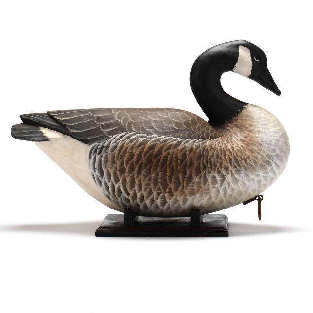 LARGE DECORATIVE GOOSE Carved and