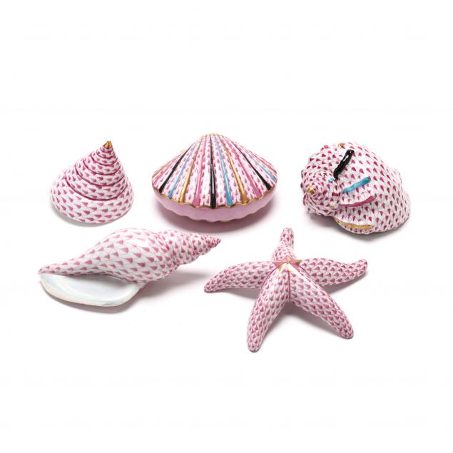 FIVE HEREND PORCELAIN SEASHELLS