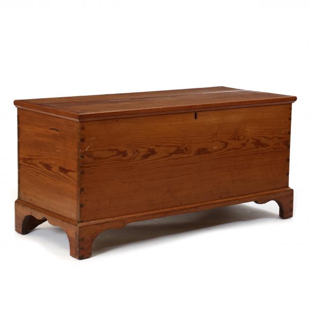 SOUTHERN CHIPPENDALE BLANKET CHEST 2efa60