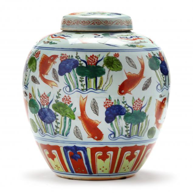 A LARGE CHINESE GINGER JAR AND