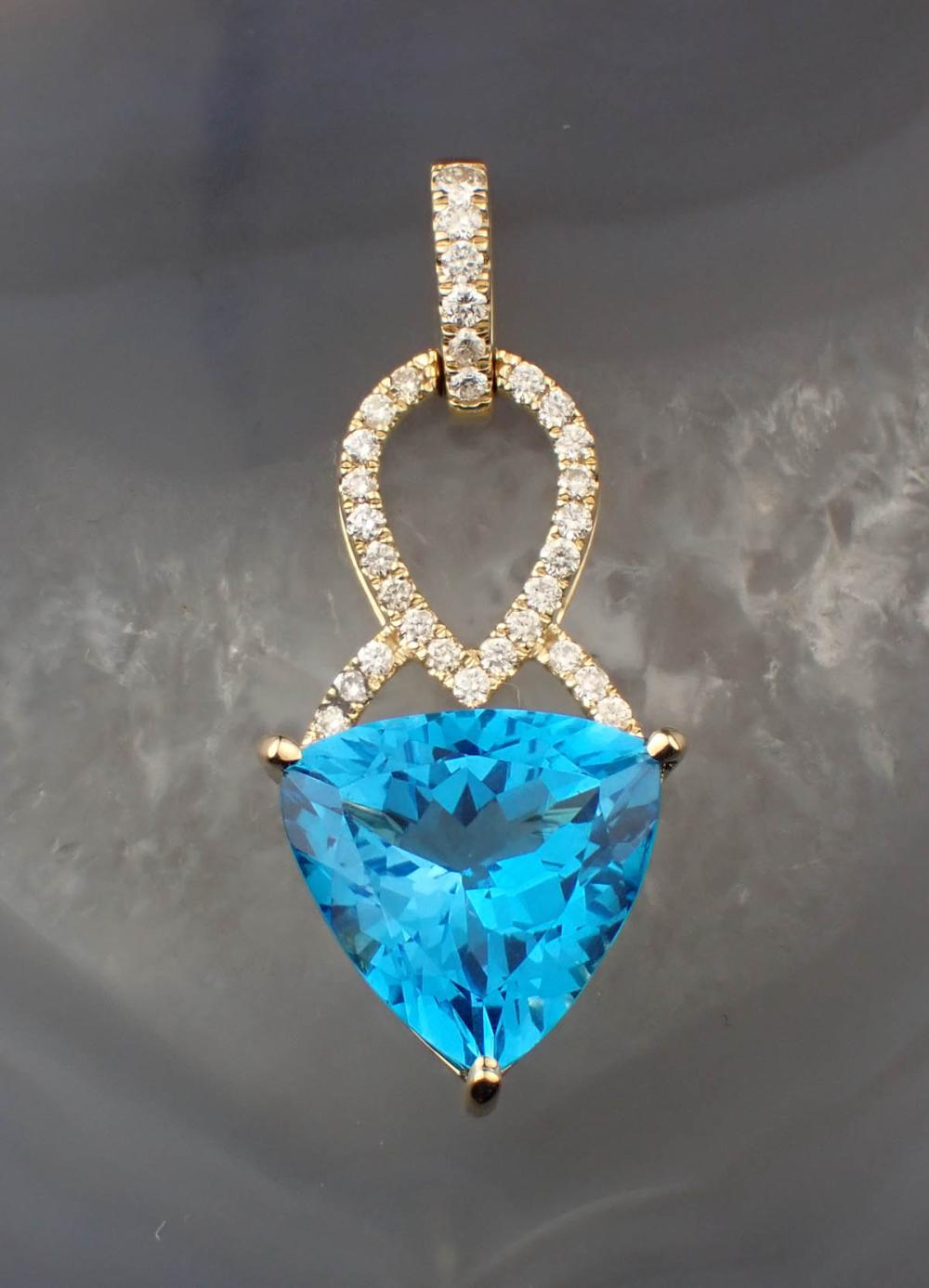 BLUE TOPAZ DIAMOND AND GOLD PENDANTBLUE 2ed8a4