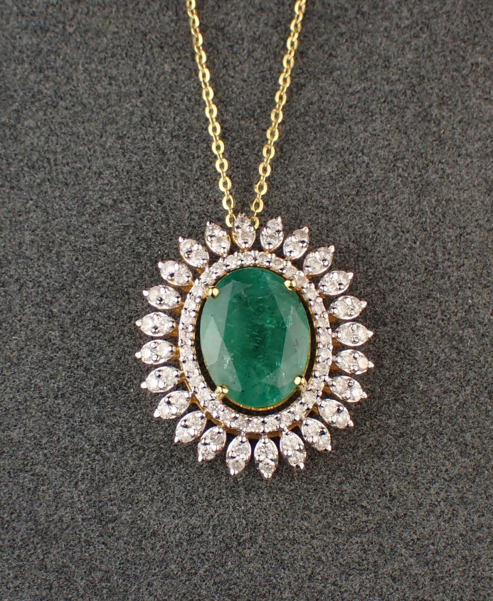 EMERALD AND DIAMOND PENDANT NECKLACEEMERALD 2ed9ee