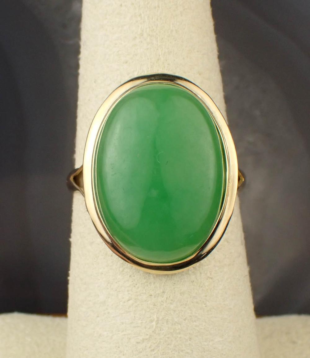 GREEN JADE AND FOURTEEN KARAT GOLD RINGGREEN