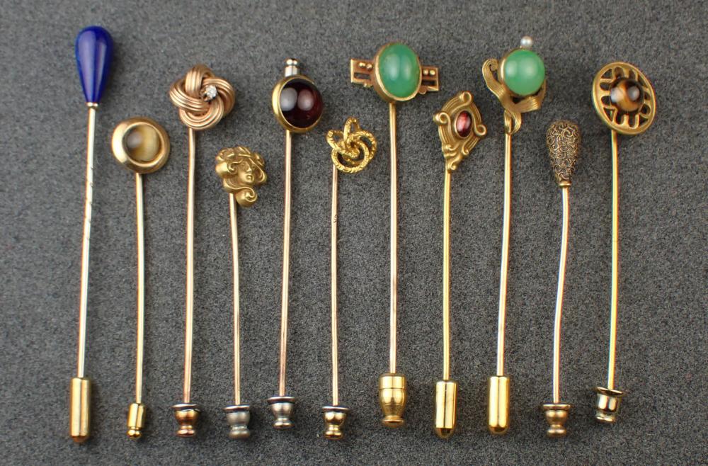 COLLECTION OF ELEVEN VINTAGE GOLD