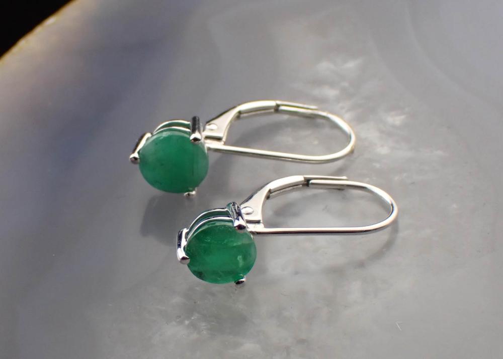 EMERALD AND WHITE GOLD LEVER-BACK