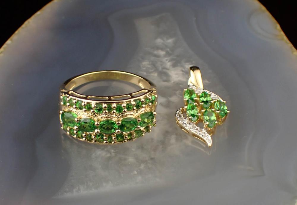 TSAVORITE AND YELLOW GOLD RING