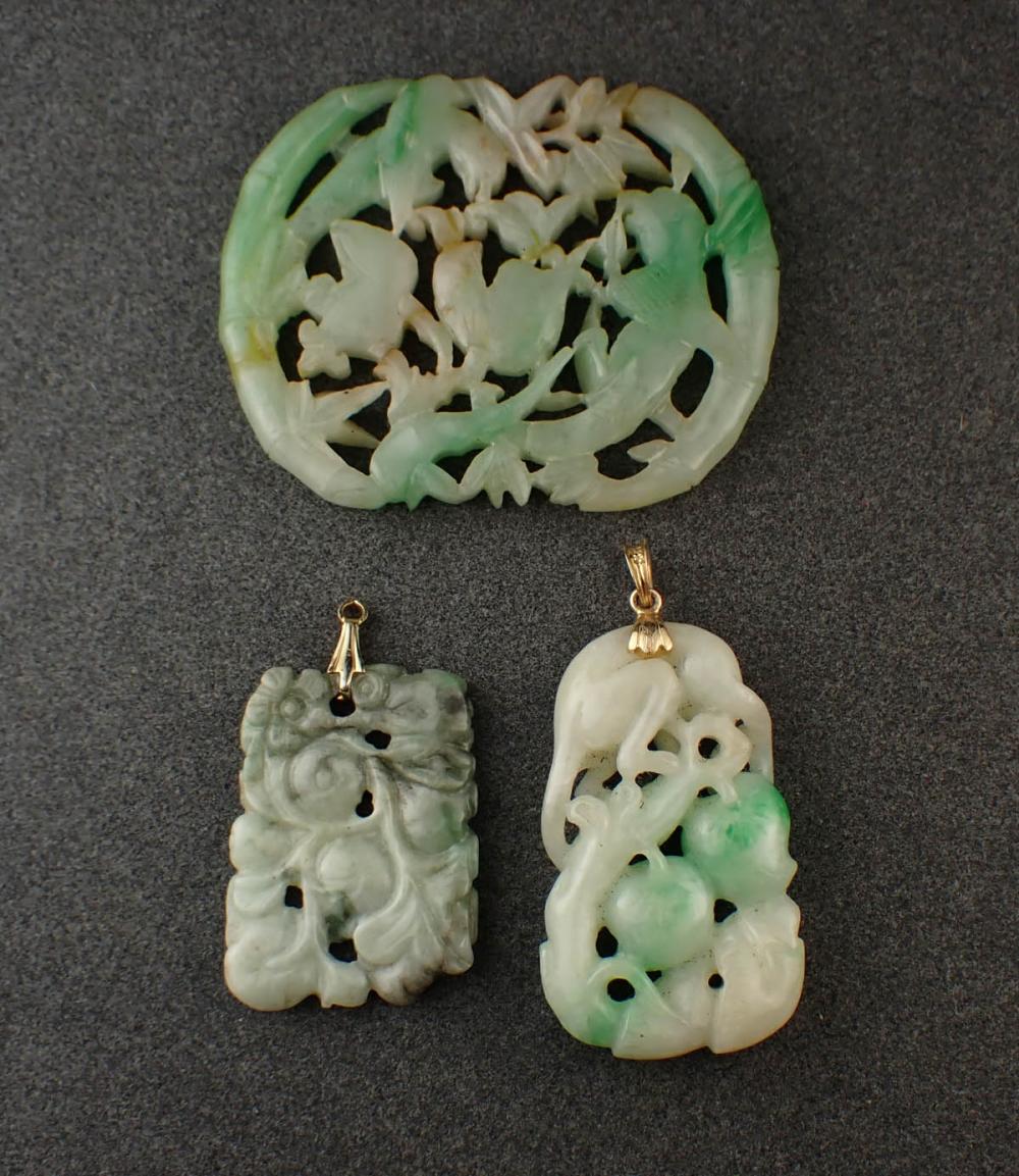 THREE CHINESE CARVED JADE PENDANTSTHREE 2ede16