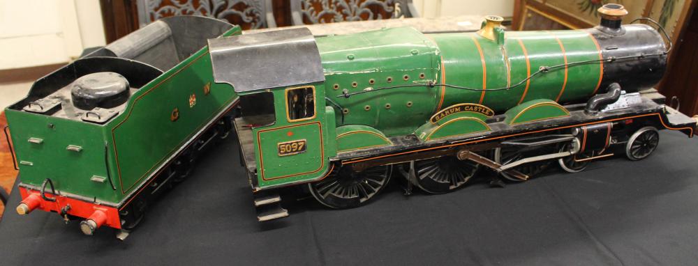 MODEL OF A RAILROAD STEAM LOCOMOTIVE