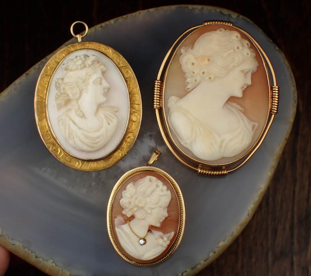 COLLECTION OF THREE CAMEO PENDANT/BROOCHESCOLLECTION