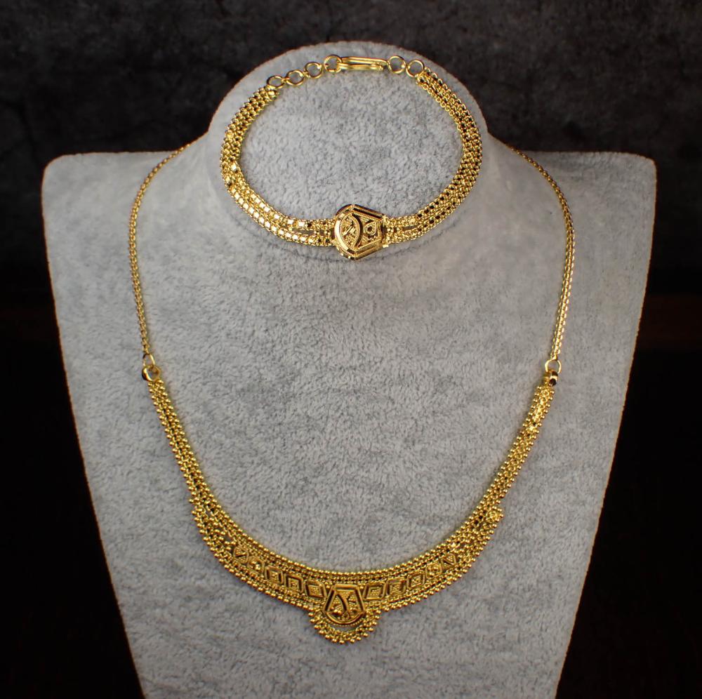 TWENTY ONE KARAT GOLD BRIDAL NECKLACE 2ee123