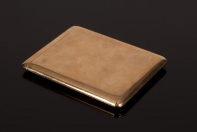 A 9ct gold cigarette case of plain rectangular