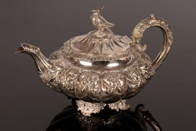 A William IV silver teapot, Jonathan
