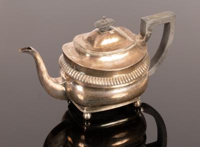 A George III silver teapot Peter 2ee1e6