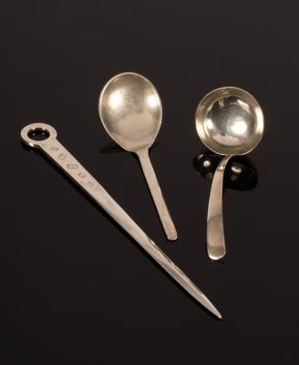 A silver jam spoon, D & J Wellby,