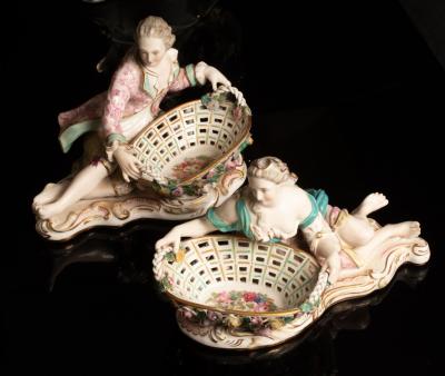 A pair of Sitzendorf porcelain 2ee263