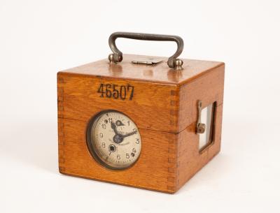 A pigeon racing clock no. 46507, 18.5cm