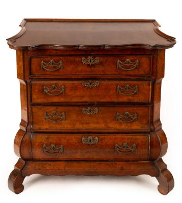 A Dutch walnut bomb front chest 2ee38d