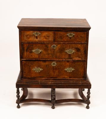 A George I walnut chest of two 2ee38e