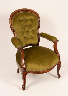 A Victorian walnut open armchair 2ee3b4