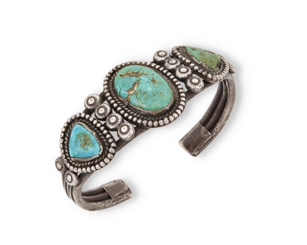 A NAVAJO TURQUOISE CUFF BRACELETA