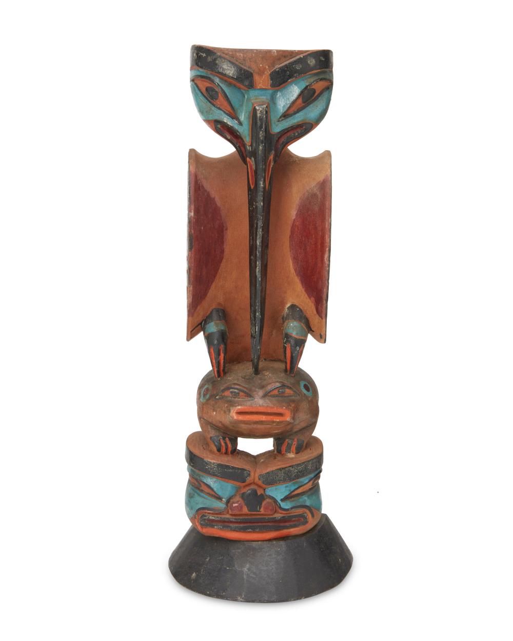 A NORTHWEST COAST FIGURAL TOTEMA 2ee480