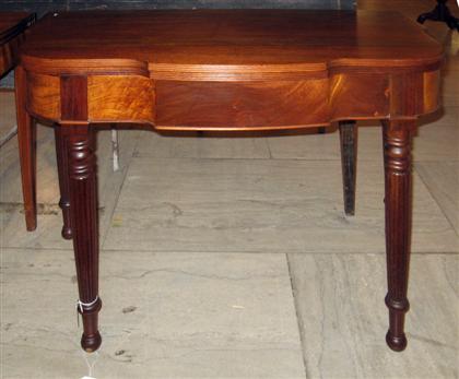 Classical mahogany serpentine front 4b086