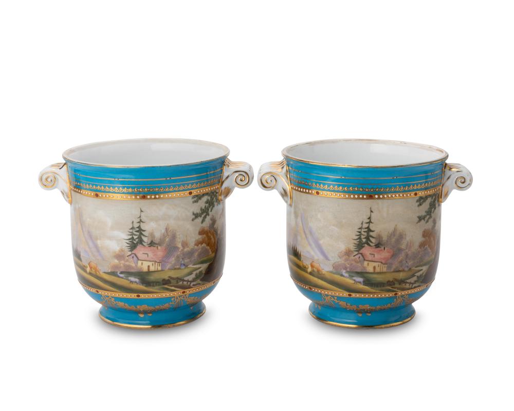 A PAIR OF SEVRES STYLE GILT PORCELAIN 2ee564