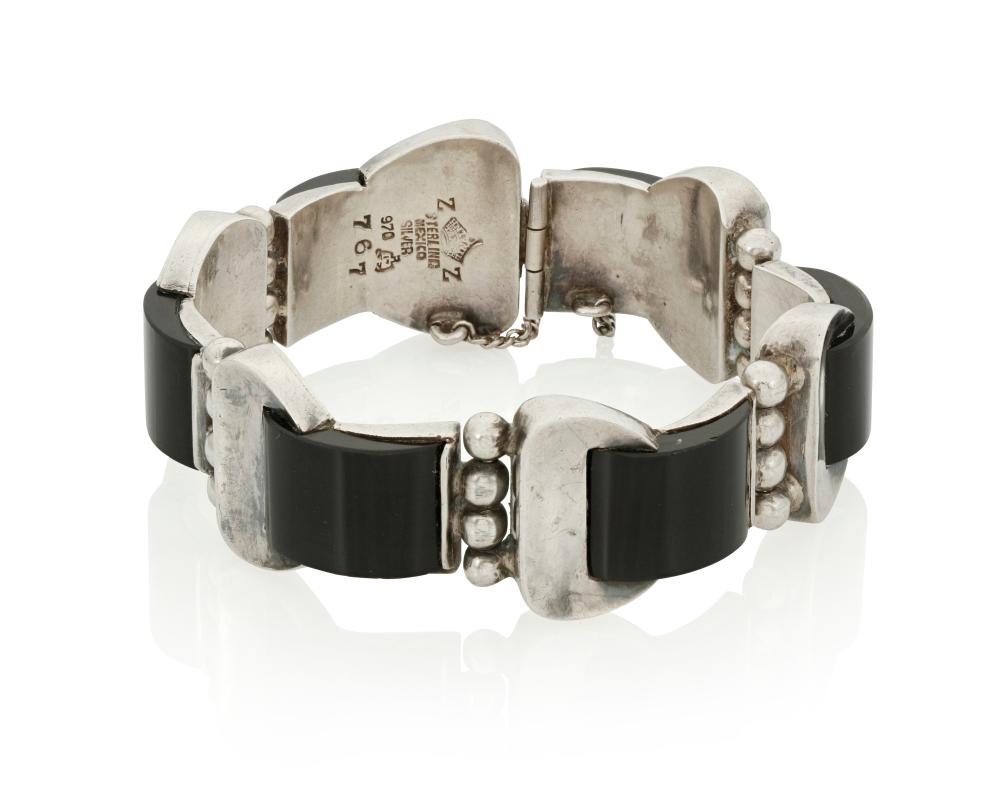 AN ANTONIO PINEDA ONYX AND SILVER BRACELETAn