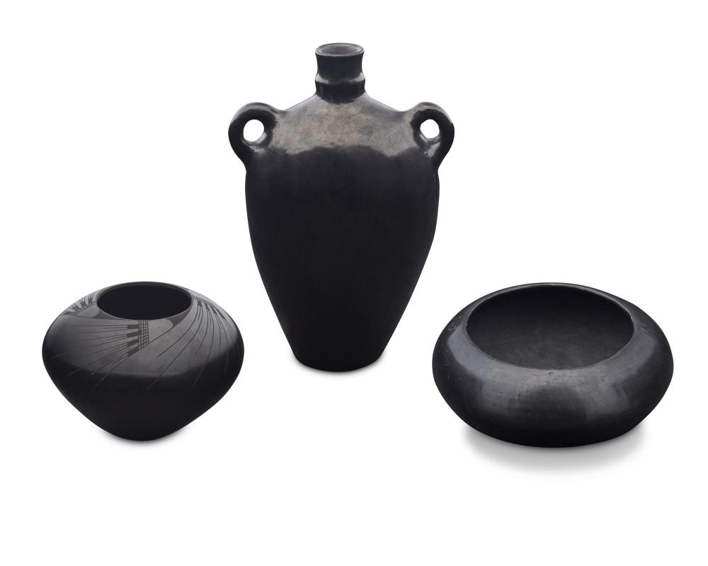 THREE MEXICAN BLACKWARE POTTERY 2ee633