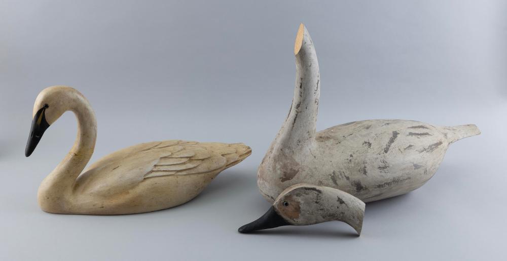 TWO CARVED WOODEN SWANS 20TH CENTURY 2f10c8