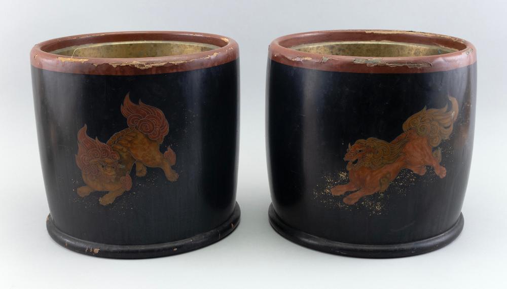 PAIR OF JAPANESE LACQUERED WOOD 2f112a