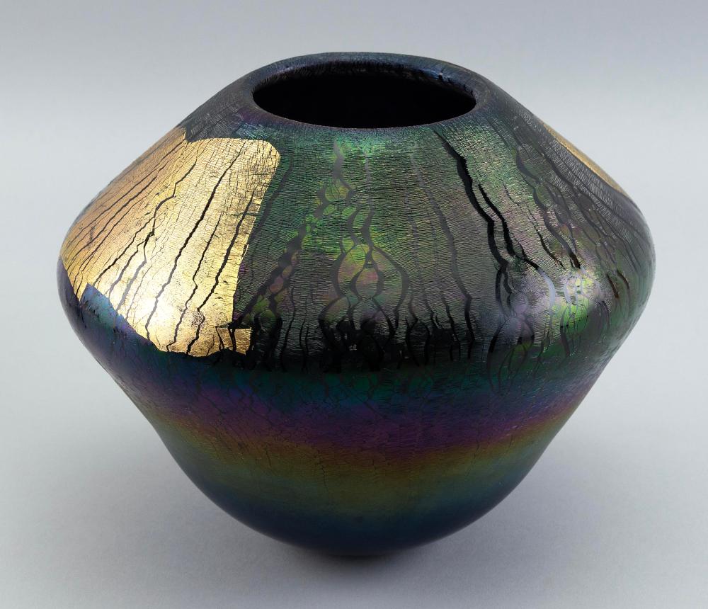 ROBERT EICKHOLT ART GLASS VASE