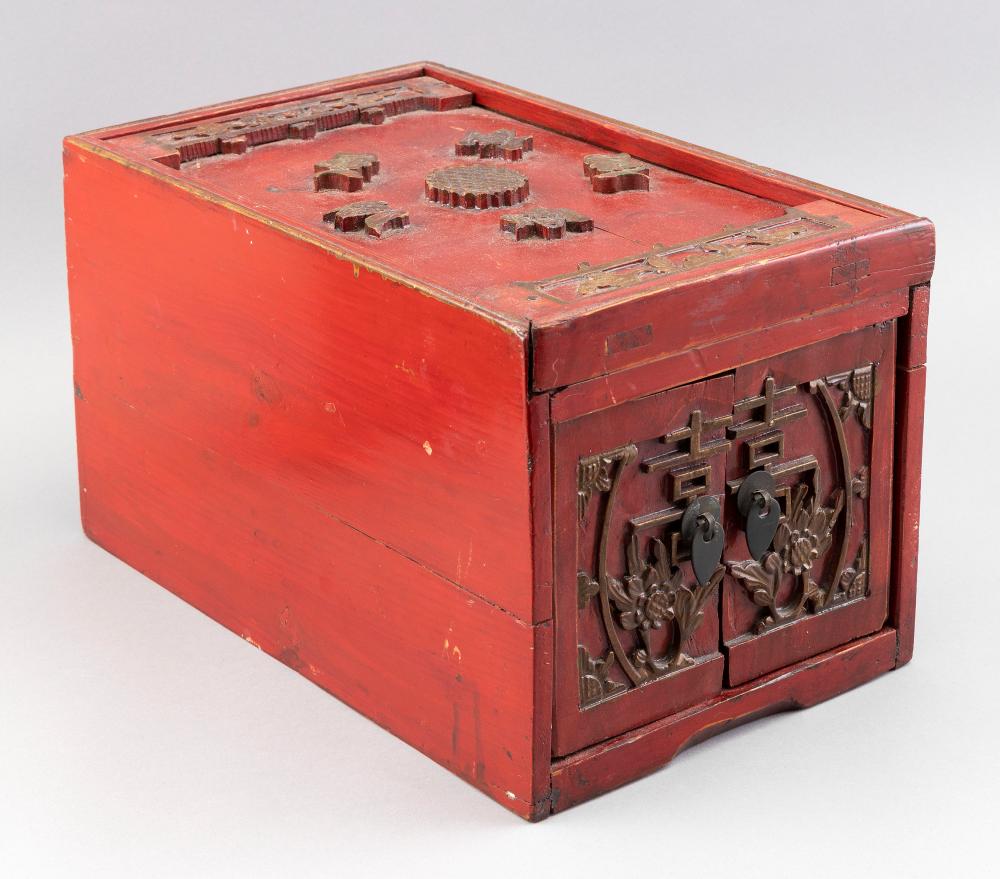 CHINESE RED LACQUERED WOOD BOX 2f1149