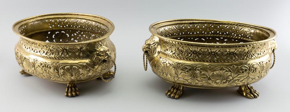 PAIR OF CONTINENTAL BRASS PLANTERS 2f116b