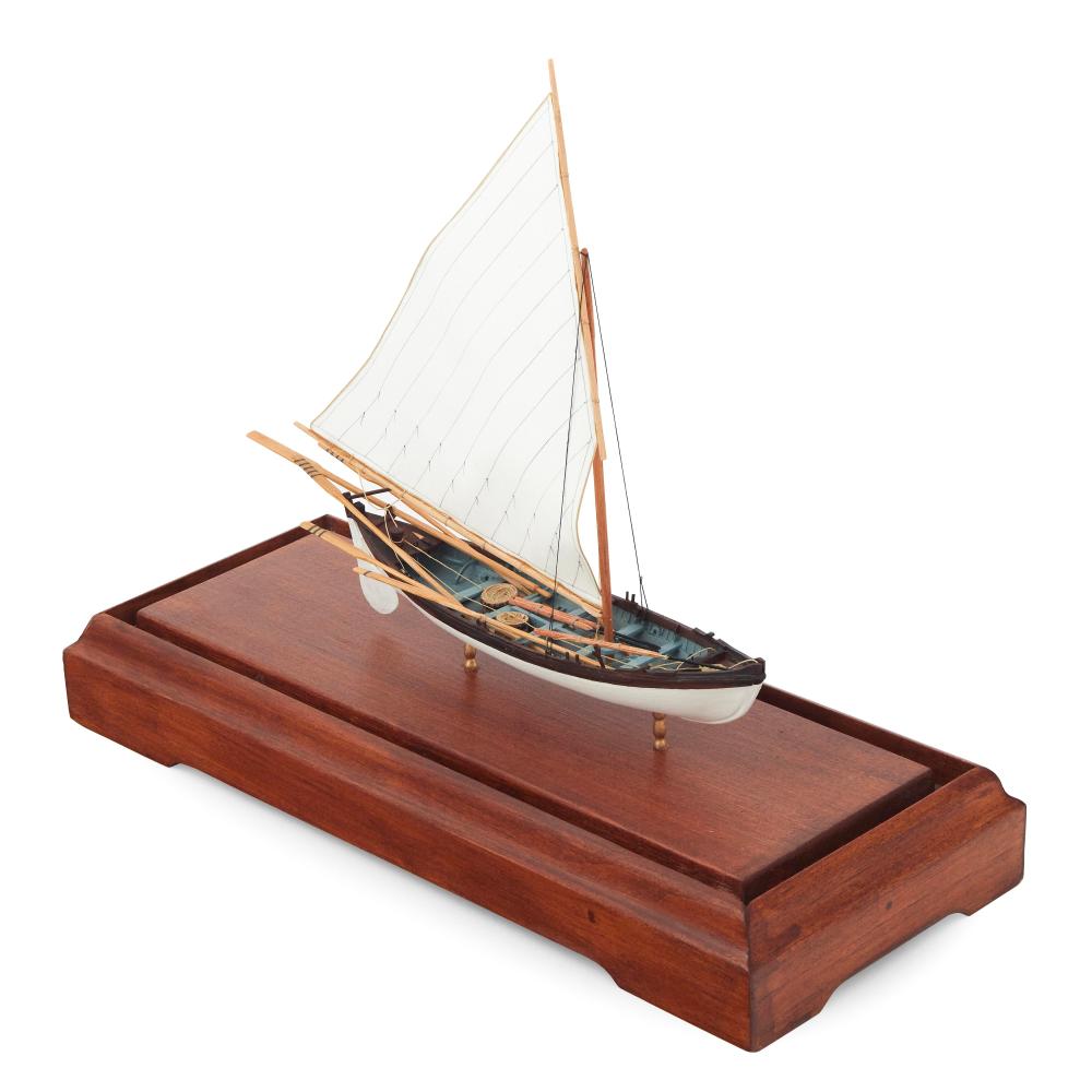 SMALL SCALE MODEL OF BEETLE WHALEBOAT 2f12ed