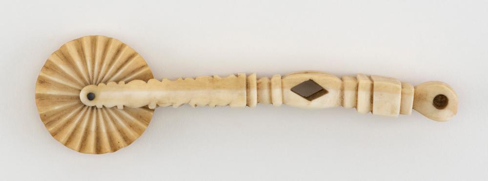 SCRIMSHAW MARINE IVORY PIE CRIMPER