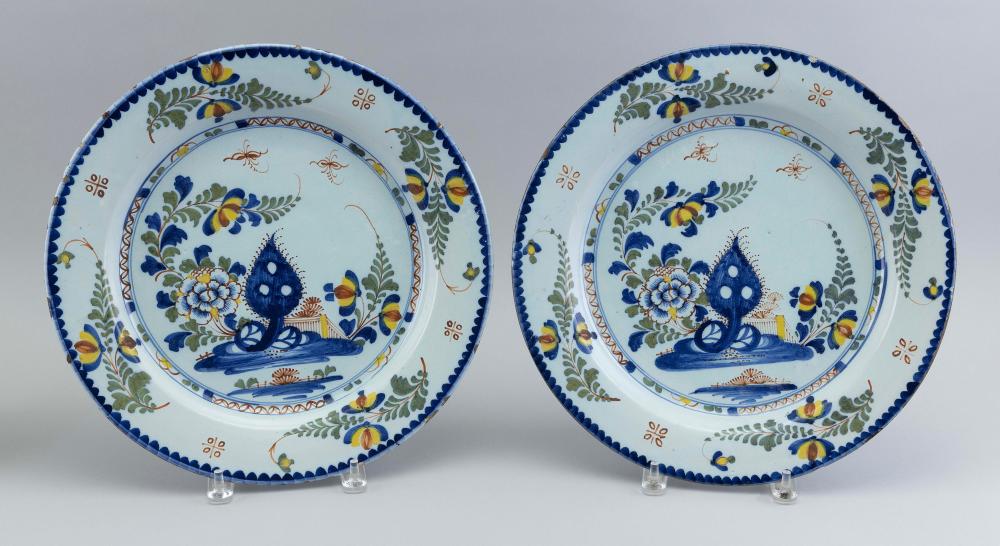 PAIR OF POLYCHROME DELFTWARE CHARGERS 2f14ba