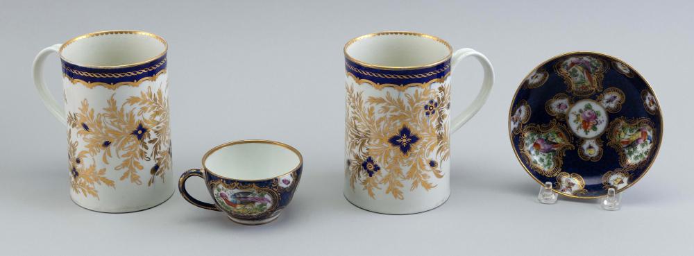 PAIR OF WORCESTER PORCELAIN MUGS