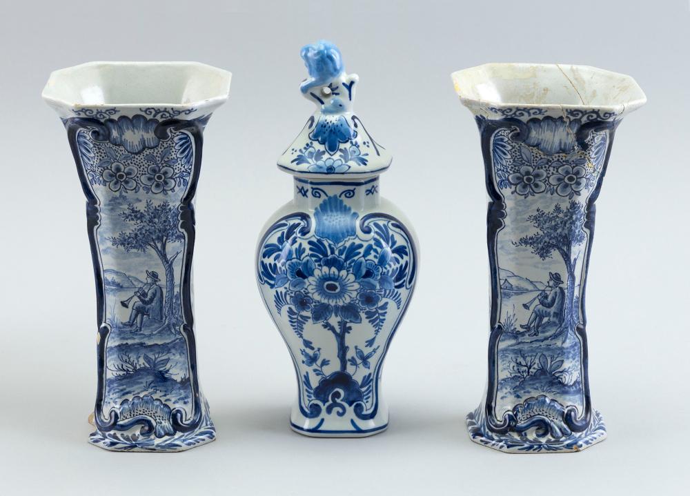 THREE PIECES OF BLUE AND WHITE 2f1513